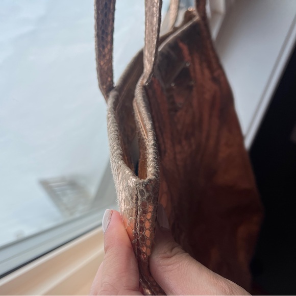 🤩HOST PICK🤩 Kate Spade rose gold tote!!! - Picture 12 of 16